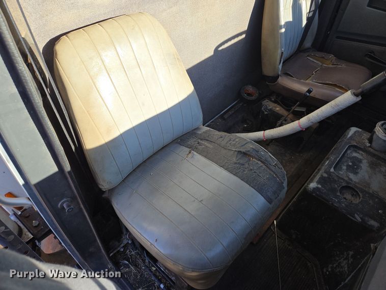 image for item DP6245 1991 International 8100  grain truck