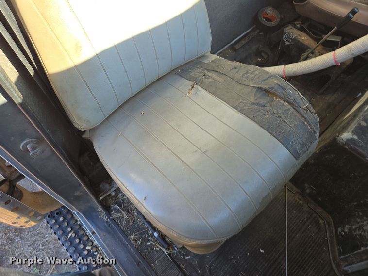 image for item DP6245 1991 International 8100  grain truck