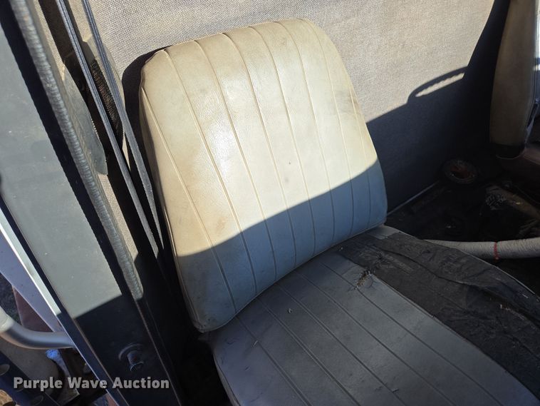 image for item DP6245 1991 International 8100  grain truck