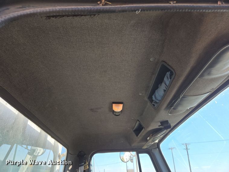 image for item DP6245 1991 International 8100  grain truck