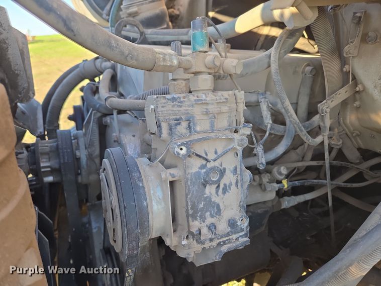 image for item DP6245 1991 International 8100  grain truck