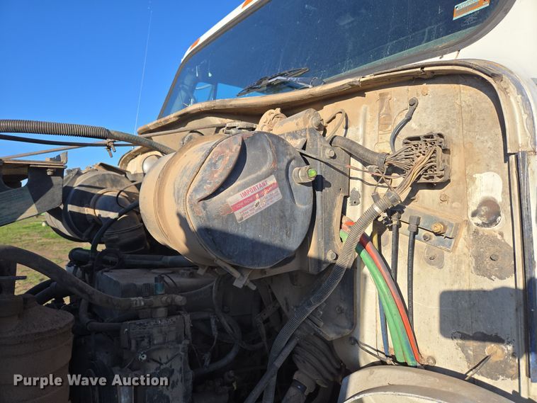 image for item DP6245 1991 International 8100  grain truck