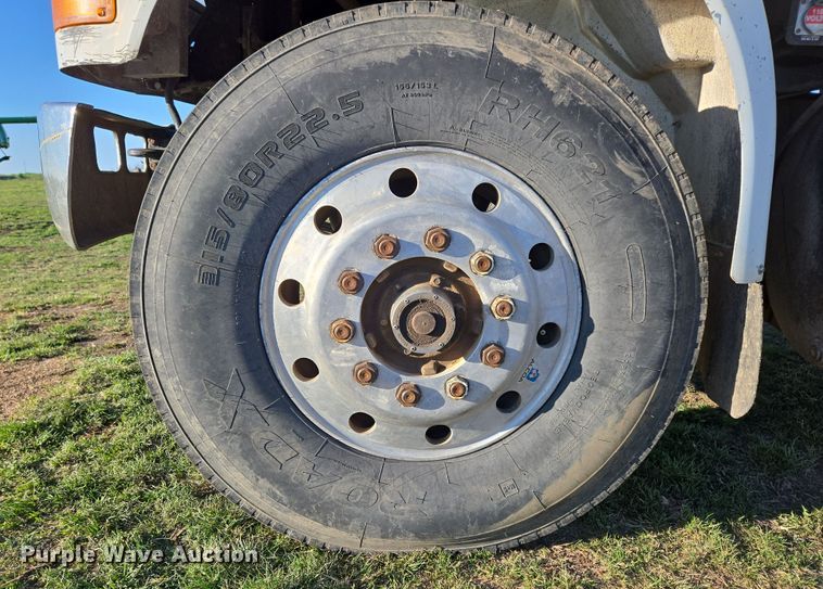 image for item DP6245 1991 International 8100  grain truck