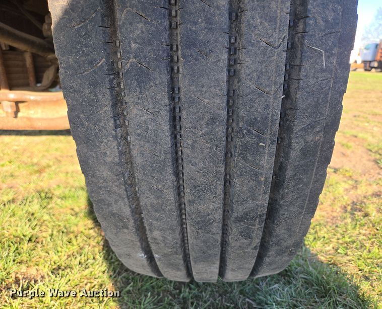 image for item DP6245 1991 International 8100  grain truck