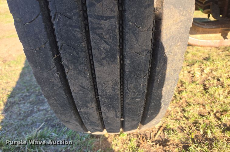 image for item DP6245 1991 International 8100  grain truck