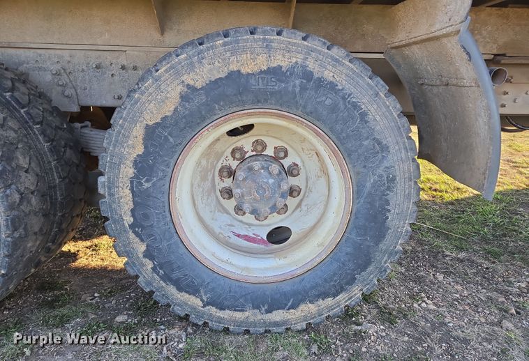 image for item DP6245 1991 International 8100  grain truck