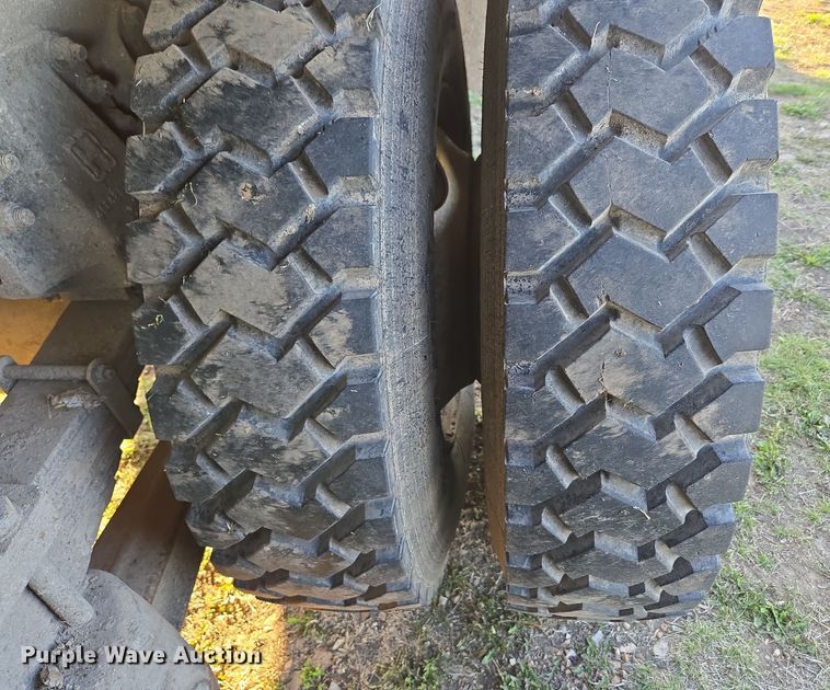 image for item DP6245 1991 International 8100  grain truck