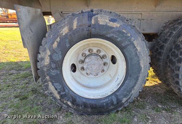 image for item DP6245 1991 International 8100  grain truck