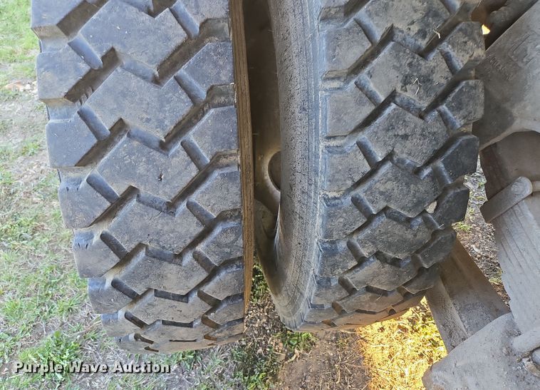 image for item DP6245 1991 International 8100  grain truck