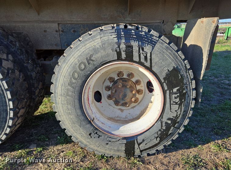 image for item DP6245 1991 International 8100  grain truck