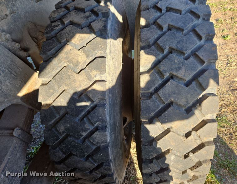 image for item DP6245 1991 International 8100  grain truck