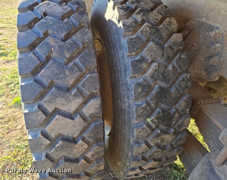 image for item DP6245 1991 International 8100  grain truck