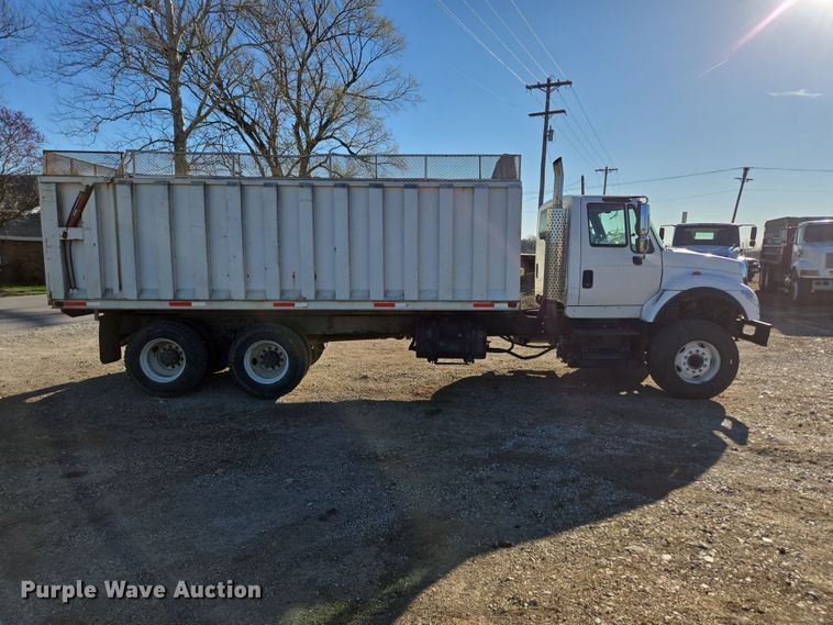 image for item DP6246 2005 International 7600 6x4 silage truck