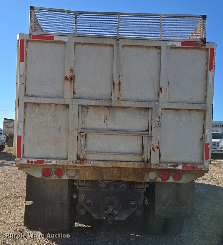 image for item DP6246 2005 International 7600 6x4 silage truck