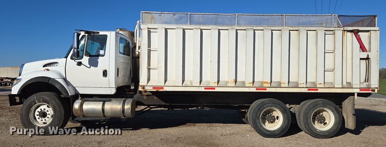 image for item DP6246 2005 International 7600 6x4 silage truck