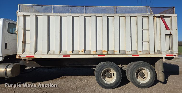 image for item DP6246 2005 International 7600 6x4 silage truck