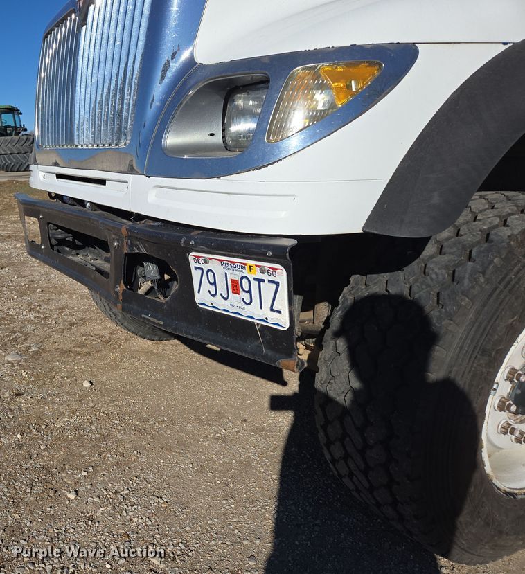 image for item DP6246 2005 International 7600 6x4 silage truck
