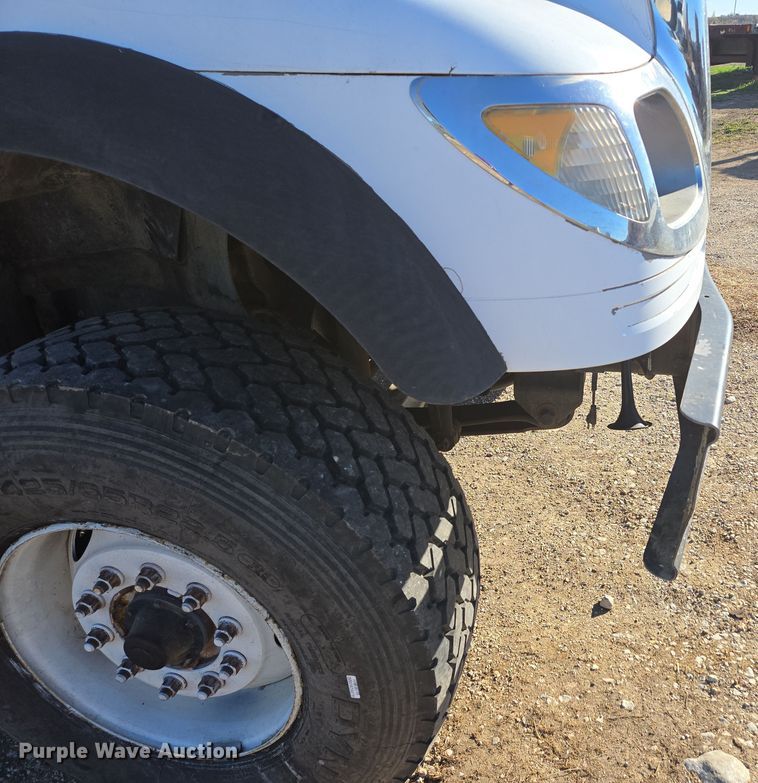 image for item DP6246 2005 International 7600 6x4 silage truck