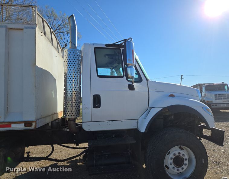 image for item DP6246 2005 International 7600 6x4 silage truck