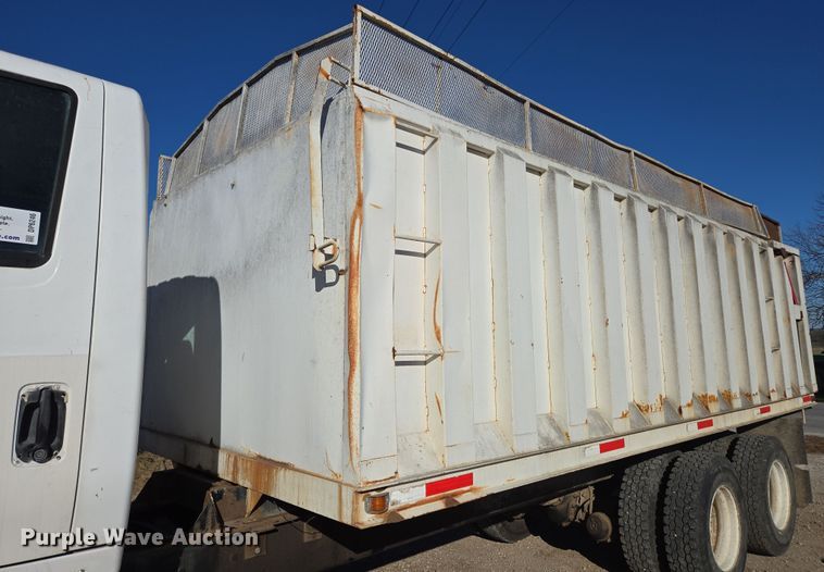 image for item DP6246 2005 International 7600 6x4 silage truck