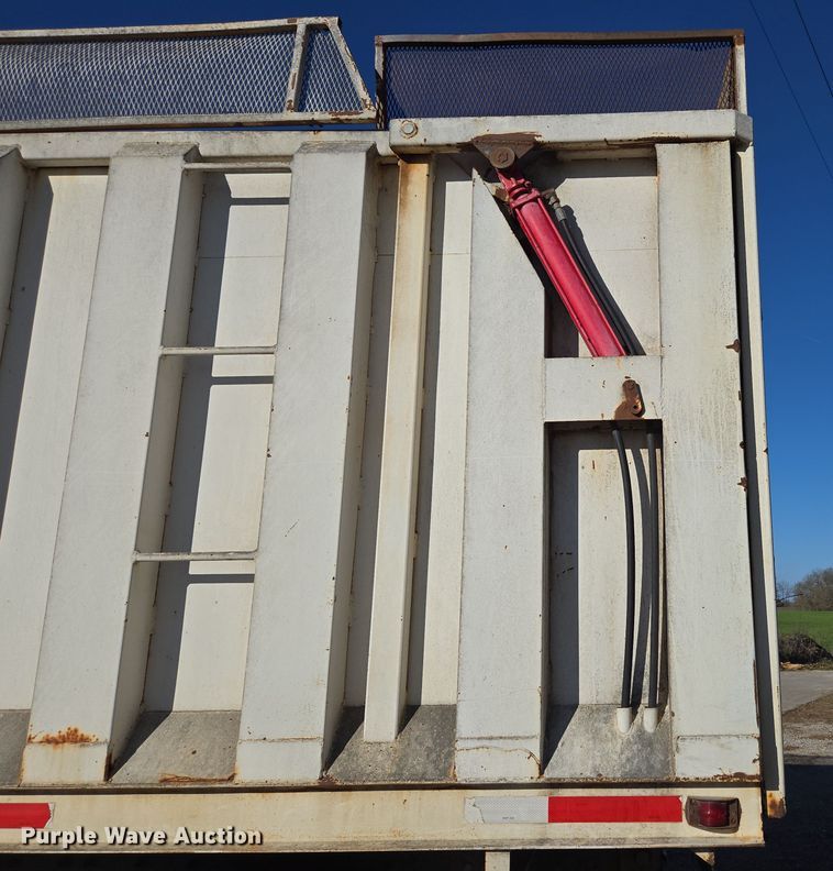 image for item DP6246 2005 International 7600 6x4 silage truck