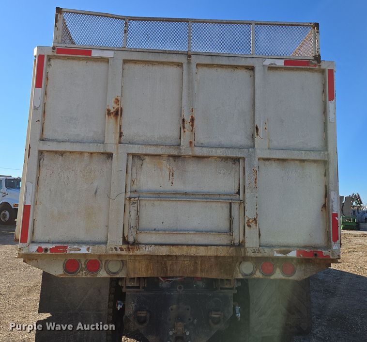 image for item DP6246 2005 International 7600 6x4 silage truck