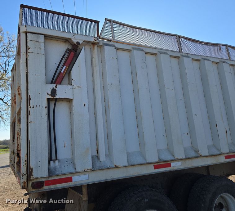 image for item DP6246 2005 International 7600 6x4 silage truck