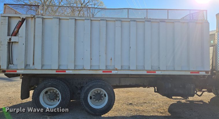 image for item DP6246 2005 International 7600 6x4 silage truck