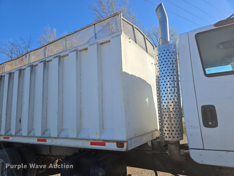 image for item DP6246 2005 International 7600 6x4 silage truck