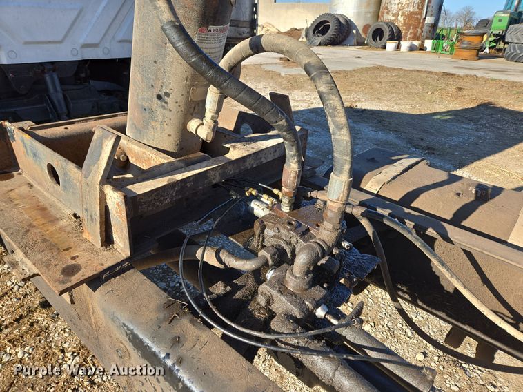 image for item DP6246 2005 International 7600 6x4 silage truck