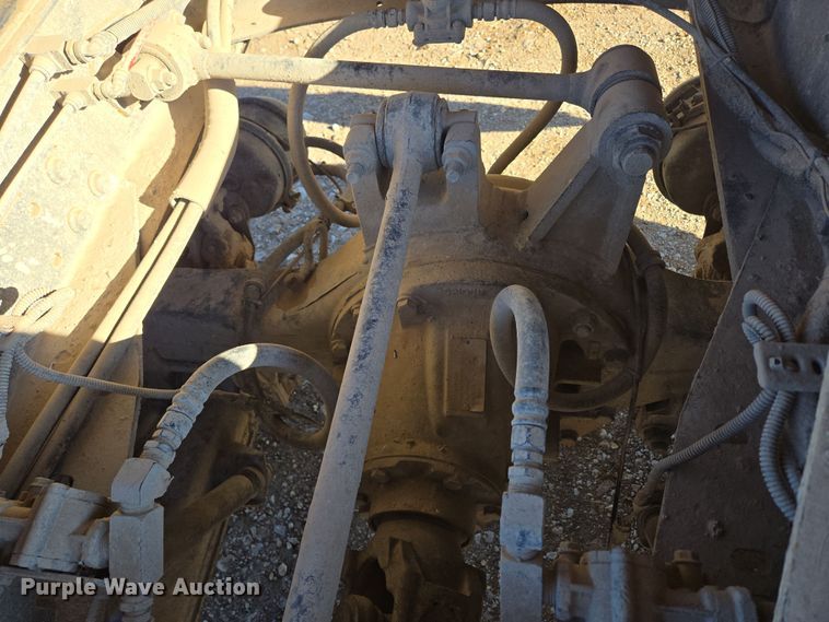 image for item DP6246 2005 International 7600 6x4 silage truck