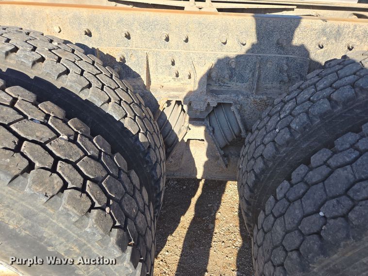 image for item DP6246 2005 International 7600 6x4 silage truck