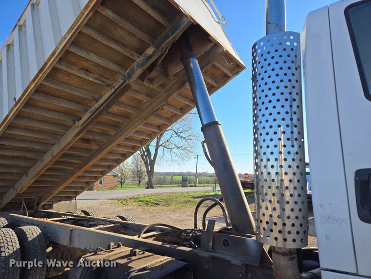 image for item DP6246 2005 International 7600 6x4 silage truck