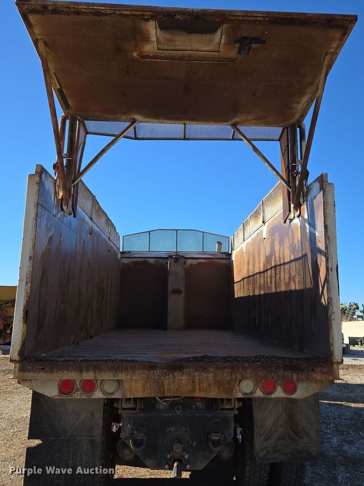 image for item DP6246 2005 International 7600 6x4 silage truck