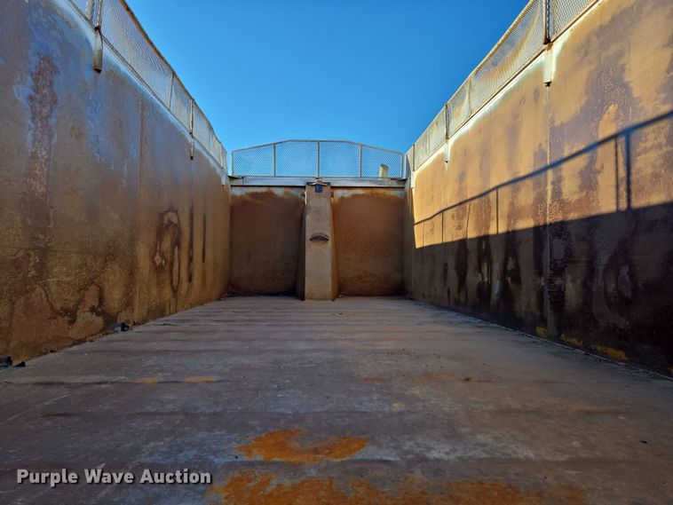 image for item DP6246 2005 International 7600 6x4 silage truck