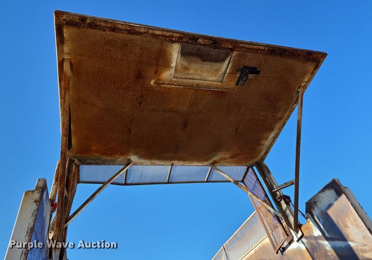 image for item DP6246 2005 International 7600 6x4 silage truck