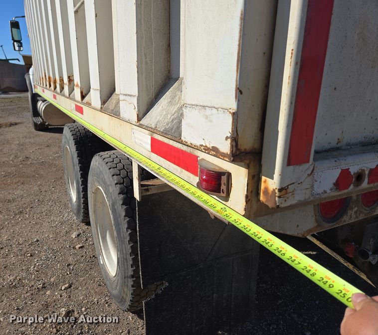 image for item DP6246 2005 International 7600 6x4 silage truck