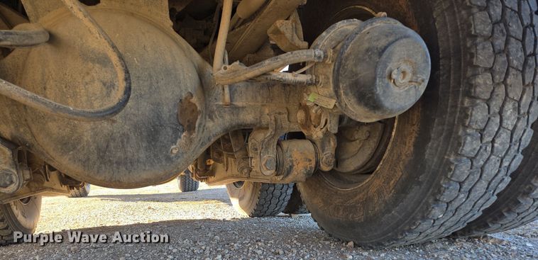 image for item DP6246 2005 International 7600 6x4 silage truck