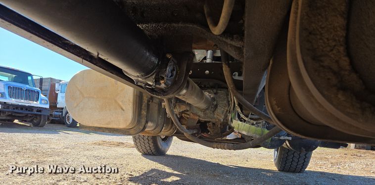 image for item DP6246 2005 International 7600 6x4 silage truck