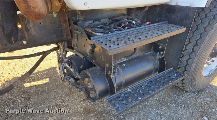 image for item DP6246 2005 International 7600 6x4 silage truck