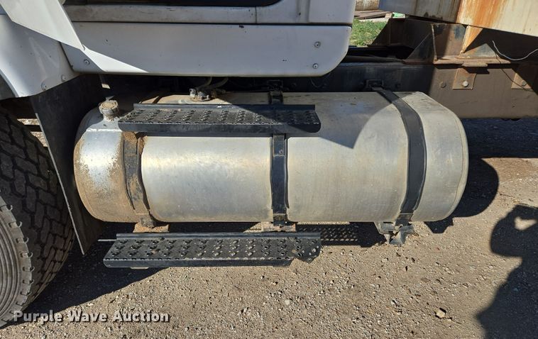 image for item DP6246 2005 International 7600 6x4 silage truck