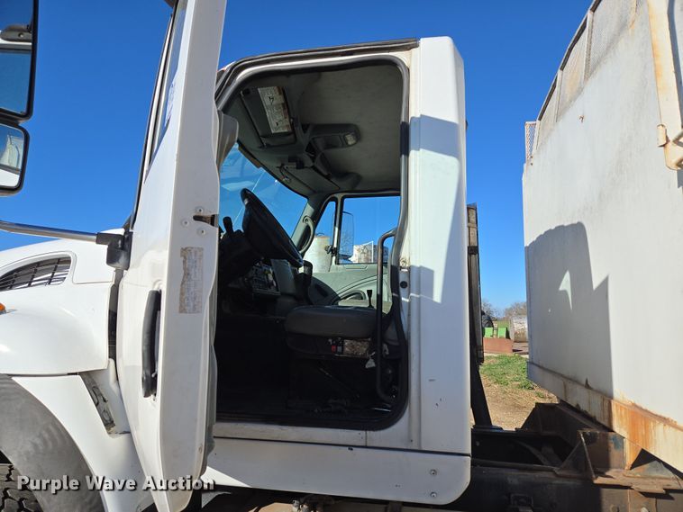 image for item DP6246 2005 International 7600 6x4 silage truck