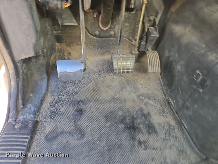 image for item DP6246 2005 International 7600 6x4 silage truck