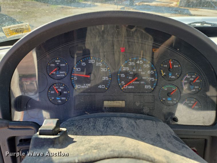 image for item DP6246 2005 International 7600 6x4 silage truck