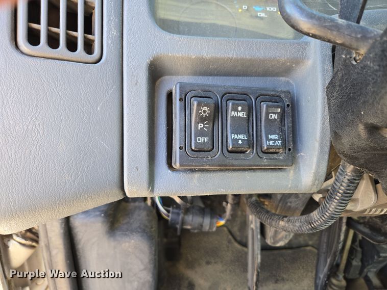 image for item DP6246 2005 International 7600 6x4 silage truck