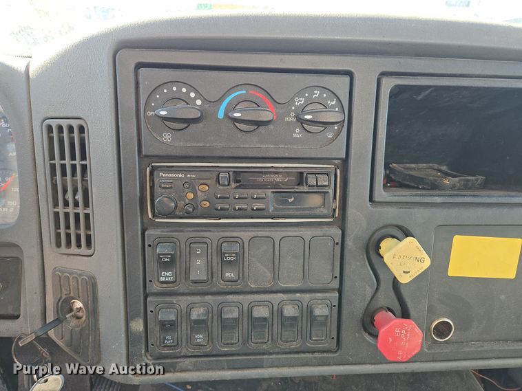 image for item DP6246 2005 International 7600 6x4 silage truck