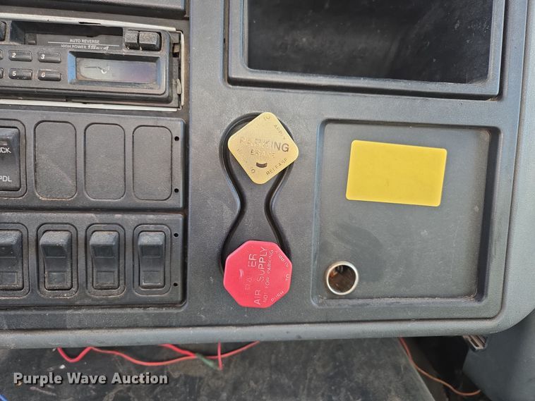 image for item DP6246 2005 International 7600 6x4 silage truck