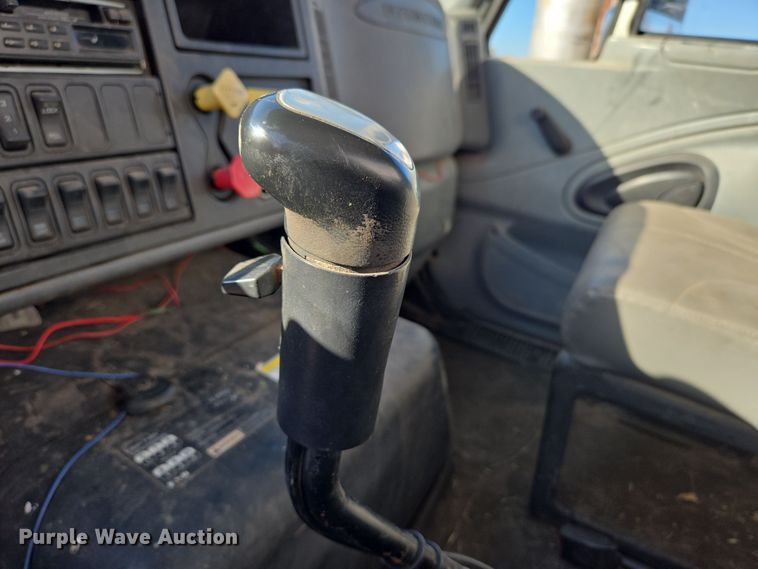 image for item DP6246 2005 International 7600 6x4 silage truck