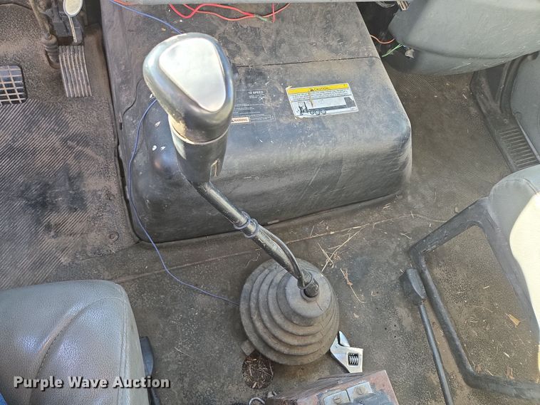 image for item DP6246 2005 International 7600 6x4 silage truck