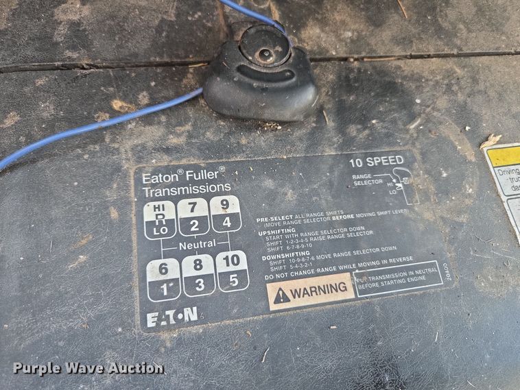 image for item DP6246 2005 International 7600 6x4 silage truck